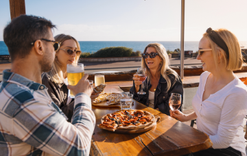 Group of friends enjoying craft beers at a Scarborough Beach oceanside brewery in Perth – relaxed coastal vibes, stunning sunset coast views, and one of WA’s best beachside hangouts.